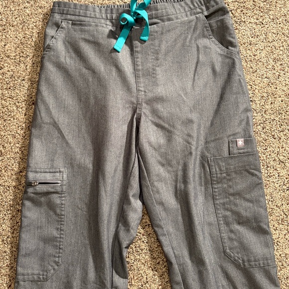 Figs gray Scrub Pants size XXS - Picture 2 of 6